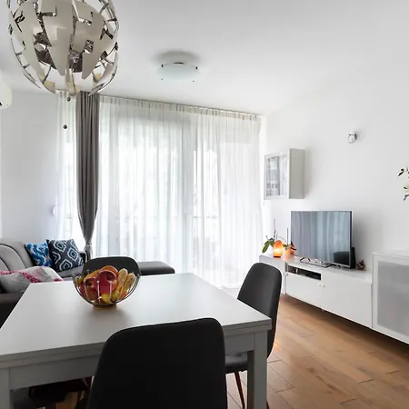 Marcel Apartment Split