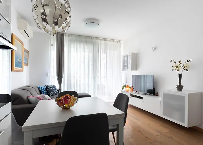 Marcel Apartment Split